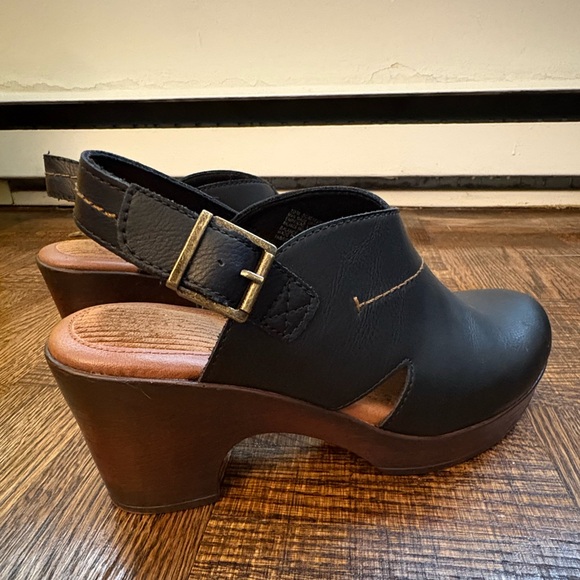 Black leather stitched clogs/platforms - Picture 3 of 3